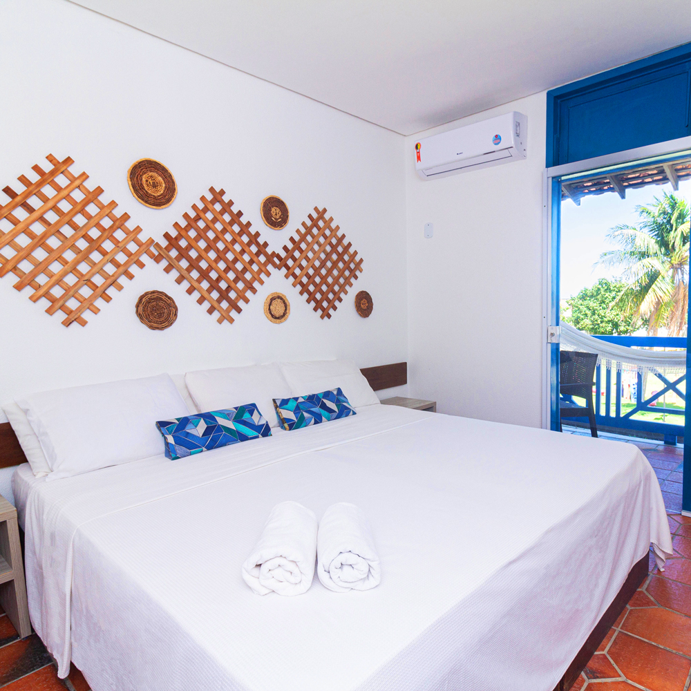 <p>Acomodações amplas e <strong>confortáveis</strong></p>
